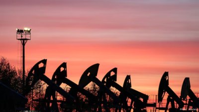 Oil Prices Extend Losses as Markets Await Outcome of US-Iran Talks