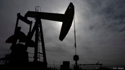 Oil Prices Ease as Weak Demand Outlook Offsets Middle East Supply Risks