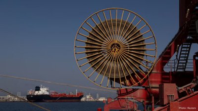 Oil Prices Fall as Middle East Talks Raise Hopes of Strait of Hormuz Reopening
