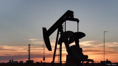 Oil Prices Rise Over 3% as Saudi Attacks and Hormuz Risks Grow