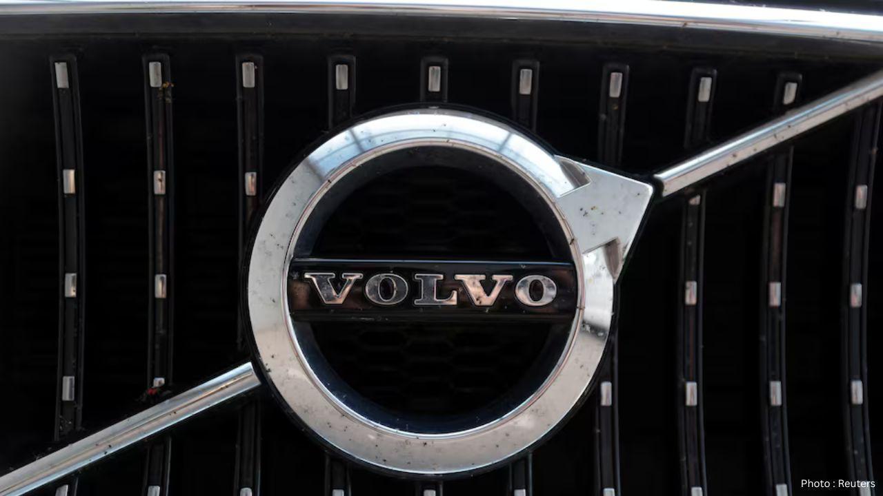 Volvo Launches Longer-Range Hybrid XC60 and XC90 SUVs