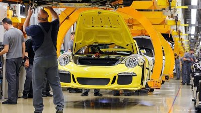 Porsche’s Decline Puts Pressure on Volkswagen’s Turnaround