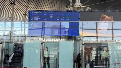 UAE Suspends Iranian Airline Flights as US Sanctions Tighten