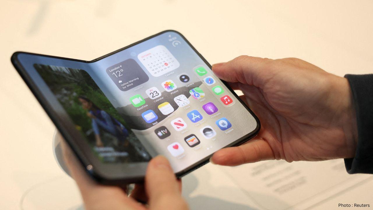 Apple’s Foldable iPhone Arrives in Stores With $2,000 Price Tag and Limited Supply