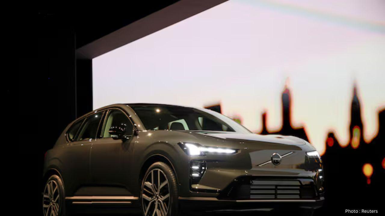 Volvo Cars Shares Hit Record Low as Losses Deepen and 2,500 Jobs Face Cuts