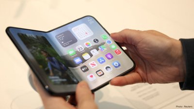 Apple’s Foldable iPhone Arrives in Stores With $2,000 Price Tag and Limited Supply